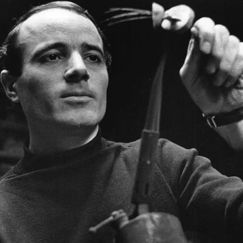 "The Void": Η έκθεση που εμβαθύνει στη σχέση του Takis με το Παρίσι