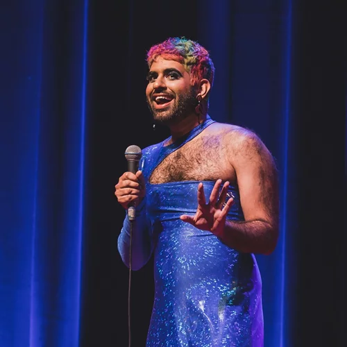 Για το Alok, η "κουήρ χαρά" είναι ο τρόπος του να υπάρχει σε έναν κόσμο που δεν το θέλει εδώ