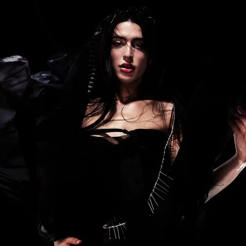 Arca: Cyborg ποπ στα άκρα