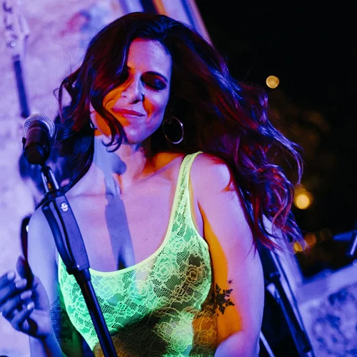 Ένα Halloween πάρτυ βγαλμένο από τα 80s στο A Liar Man