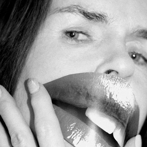 Η πρωτοπόρος καλλιτέχνιδα Linder στους Δελφούς για μια ξεχωριστή περφόρμανς