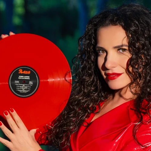 "Βινύλιο ή κασέτα": Η Φωτεινή Δάρρα επιστρέφει στο Half Note με διάθεση πάρτυ