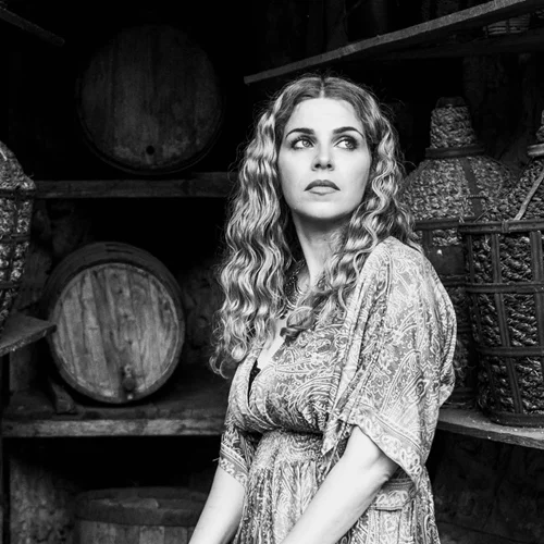 Με "Καινούργια σοδειά" η Βιολέτα Ίκαρη στον Σταυρό του Νότου