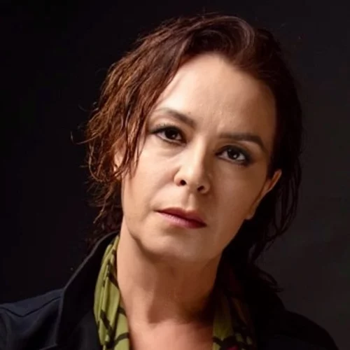 Η Αναστασία Παπαστάθη σκηνοθετεί τους "Βρικόλακες"