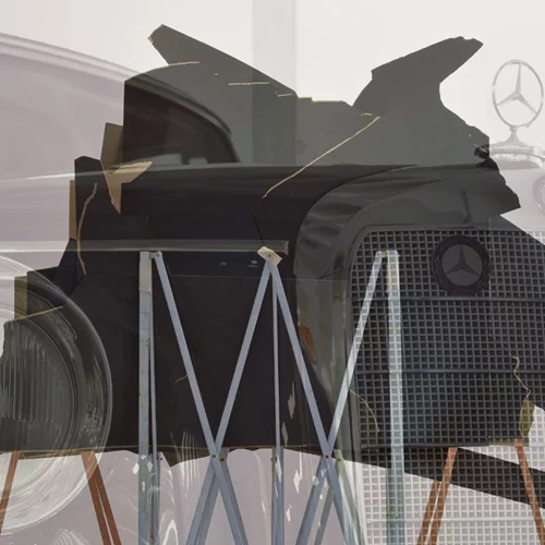 "Casts of an Island": Μια σημαντική έκθεση στην Κύπρο με έργα κορυφαίων εικαστικών σε συνομιλία με ιστορικά μοντέλα της Mercedes-Benz