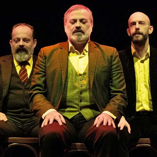 "Όταν έκλαψε ο Νίτσε": Ένα best-seller έγινε παράσταση-ψυχοθεραπεία και σαρώνει