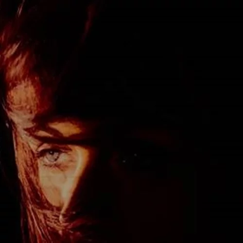 Η Julie Christmas έρχεται στο Fuzz