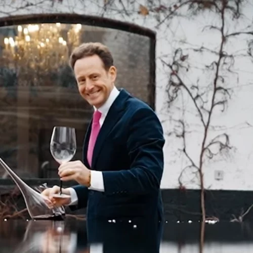 M.J. Riedel: Πότε έρχεται στην Αθήνα ο Michael Jordan των ποτηριών