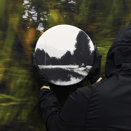 Ο Γιώργος Σταματάκης κατασκευάζει μια δική του εκδοχή της γήινης οικόσφαιρας