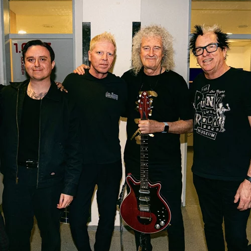 The Offspring και Brian May μαζί στη σκηνή
