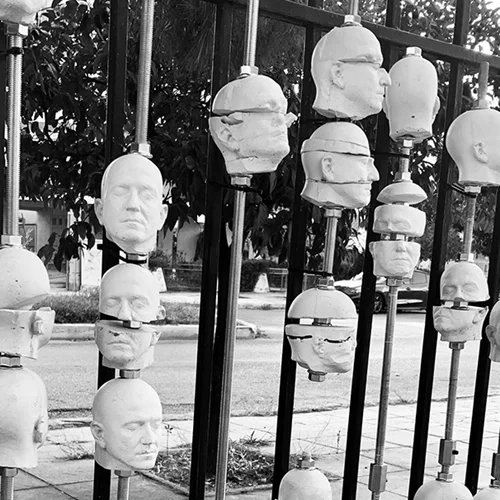 Ένας "Οίκος α(ν)τοχής" στήνεται μέσα στην Batagianni Gallery