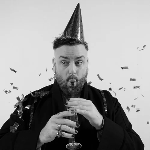 Δύο παραστάσεις στο Θέατρο του Νέου Κόσμου κατεβάζουν σύντομα αυλαία