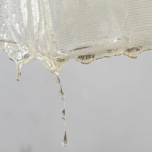 Η μητρότητα και οι λεπτές ισορροπίες ανάμεσα στη φροντίδα και την ευαλωτότητα