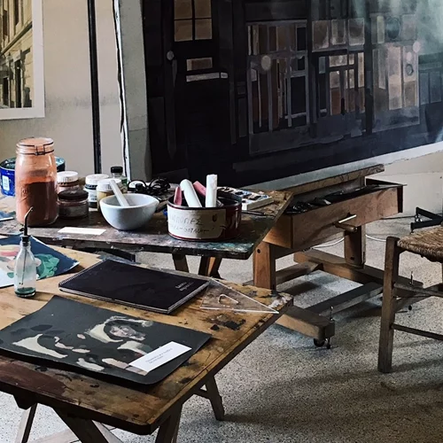 Ας εξερευνήσουμε το εργαστήριο του Γιάννη Τσαρούχη