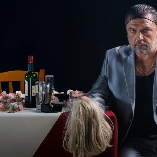 Ο Στάθης Σταμουλακάτος πρωταγωνιστεί στον "Κωλόκαιρο"