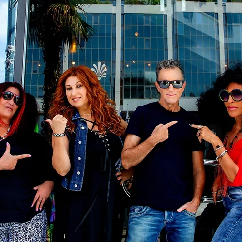 Χριστουγεννιάτικο party με Κώστα Μπίγαλη, Πωλίνα, Μαντώ και Σοφία Βόσσου στο Γυάλινο Μουσικό Θέατρο