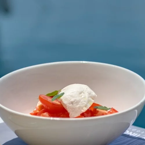 "Περί τίνος": Ελληνικές γεύσεις και συριανά υλικά σε φινετσάτη εκδοχή