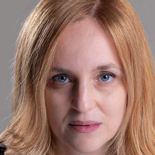 Έλενα Μαυρίδου: "Τα ζητήματα της ελληνικής "αγίας" οικογένειας και η παθογένειά της είναι πλέον κοινωνικό φαινόμενο"