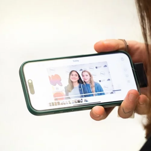 Είσαι 14-17 ετών, αγαπάς τη δημοσιογραφία και το σινεμά; Γίνε μέρος των Young Reporters