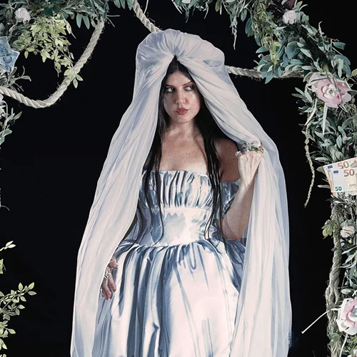 "Krista Papista​​​​​​​ – Lyrics": Η μουσική παραγωγός παρουσιάζει το πρώτο της βιβλίο