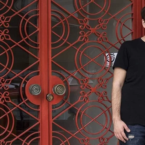 Ο σκηνοθέτης Γιώργος Κατσιφής στο "Τάπ Άουτ": Τι βρήκε, τι κράτησε, τι είδε