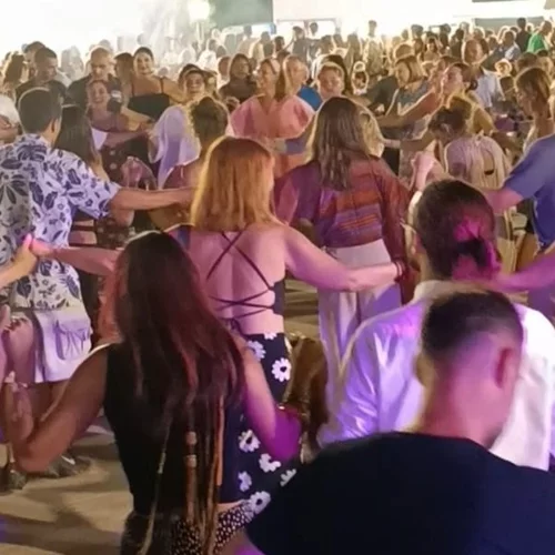 "Επέστρεφε": Ένα νέο φεστιβάλ φέρνει κοντά την παραδοσιακή μουσική και τη γεύση