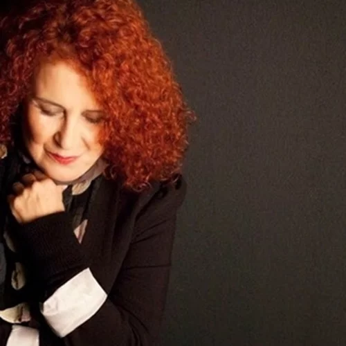 Σε ένα μουσικό ποιητικό ταξίδι στην Πορτογαλία μάς καλεί η Αλίκη Καγιαλόγλου στη Θεατρική Σκηνή Δήμου Αβδελιώδη