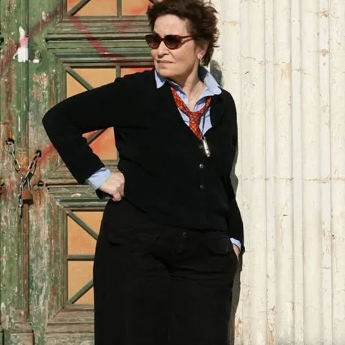 Ασπασία Κράλλη: "Οι βρικόλακες κρύβονται στην ντουλάπα σε όλες τις τάξεις και τις εποχές"