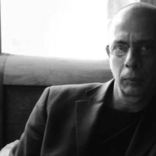 Μια ιδιότυπη συζήτηση με τον Θάνο Σταθόπουλο στο Victoria Square Project