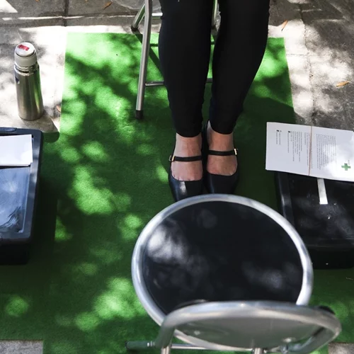 "Across": Μια επιτελεστική περφόρμανς για την ξενοφοβία