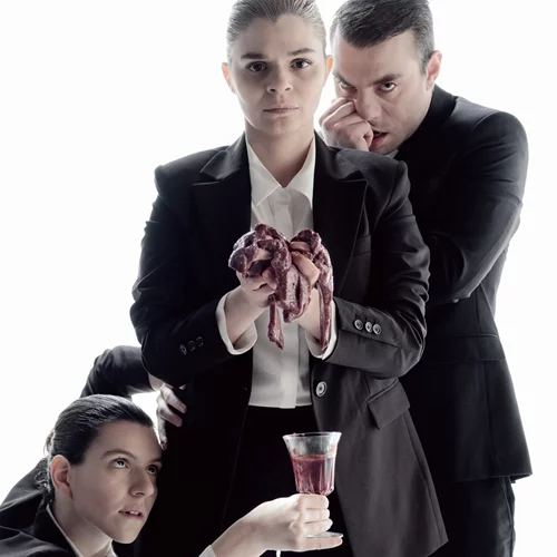 Η Ελένη από το "Κωσταλέξι" στη σκηνή του θεάτρου Θησείον