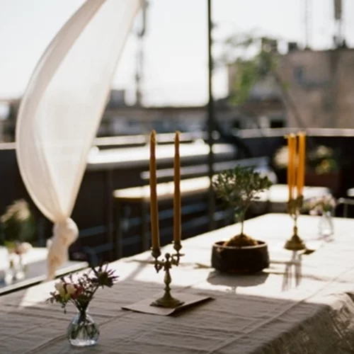 'Habiba Wine' x 'Mona': Ένα pop up wine bar για το καλοκαίρι