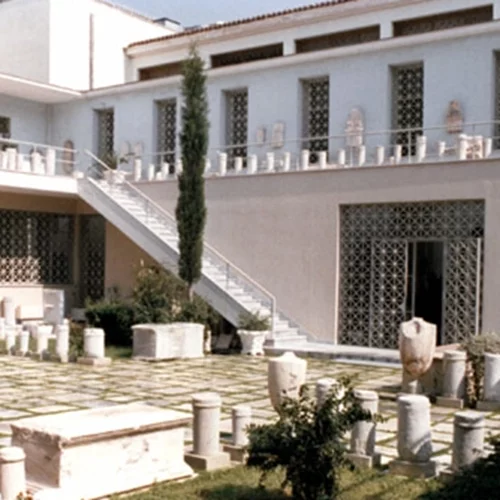 "Η Ύλη του Μύθου": Ο Ιταλός καλλιτέχνης Matteo Fraterno στο Επιγραφικό Μουσείο