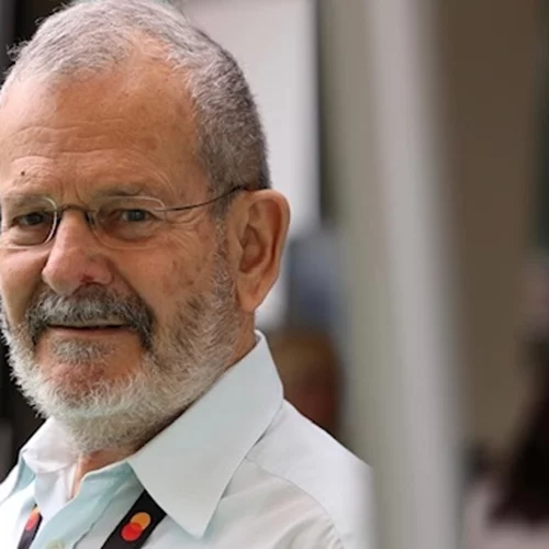 Ο κριτικός Νίνος Φένεκ Μικελίδης βραβεύεται στις Κάννες για την προσφορά του στο σινεμά