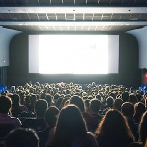 Αναζητούνται θεατές: Πώς θα γεμίσουν ξανά τα σινεμά; Οι διανομείς απαντούν