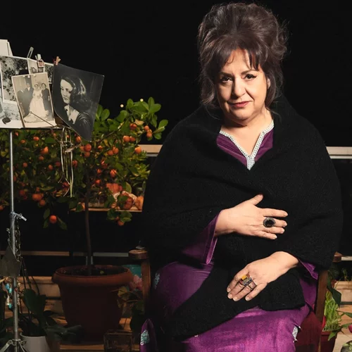 Η Ελένη Κοκκίδου ενσαρκώνει τη μεγάλη τραγουδίστρια Φλέρυ Νταντωνάκη