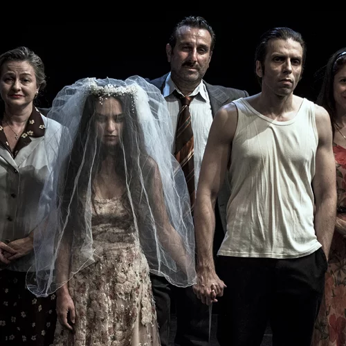 Η Ελένη Σκότη σκηνοθετεί τον "Γάμο" του Μάριου Ποντίκα