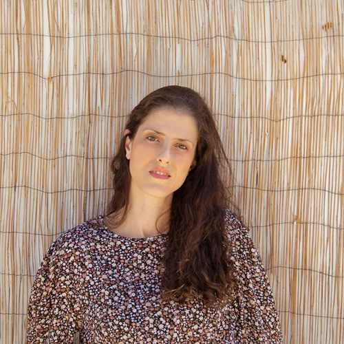 Ιώ Βουλγαράκη: "Το θέατρο μπορεί να μας εξανθρωπίσει στις πιο κτηνώδεις εποχές"