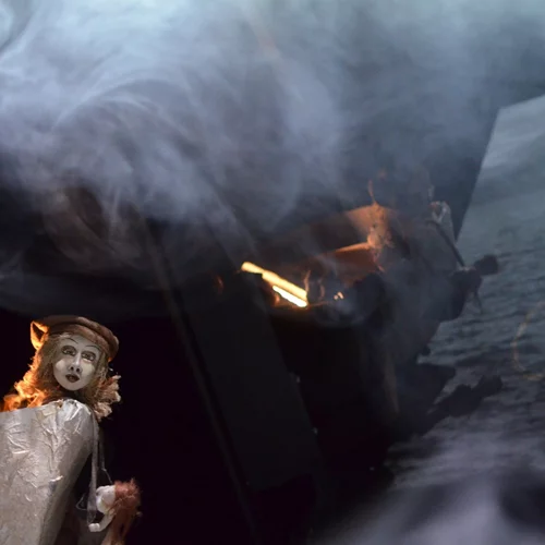 "Rebetiko": Ωδή στην ιστορία της Μικρασίας μέσα από την τέχνη του κουκλοθέατρου