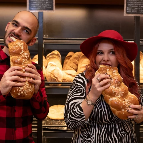 Αποκλειστικό: Η Φάνια Νταλιάνη σκηνοθετεί μια... γλυκιά μαύρη κωμωδία στο θέατρο Μοντέρνοι Καιροί