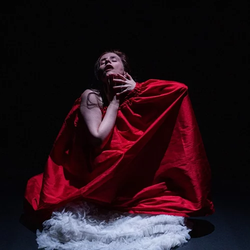 Η Χριστίνα Κυριαζίδη ταξιδεύει "Στο σώμα" και τη γυναικεία ταυτότητα