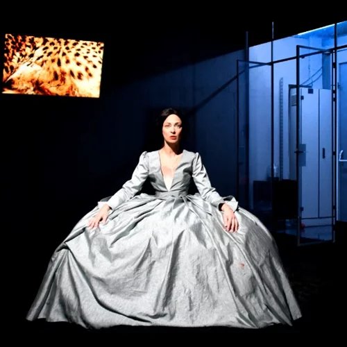 Η Έμιλυ Κολιανδρή ξανά "Amalia melancholia" στο Δημοτικό Θέατρο Πειραιά