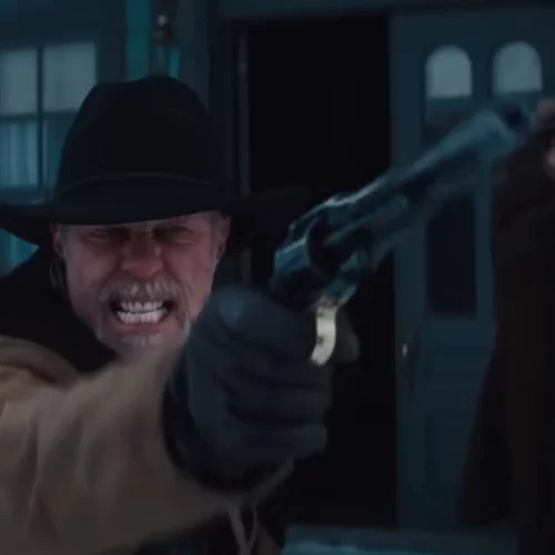 Ο Τζέιμς Χέτφιλντ των Metallica είναι οργισμένος σερίφης στο γουέστερν Thicket