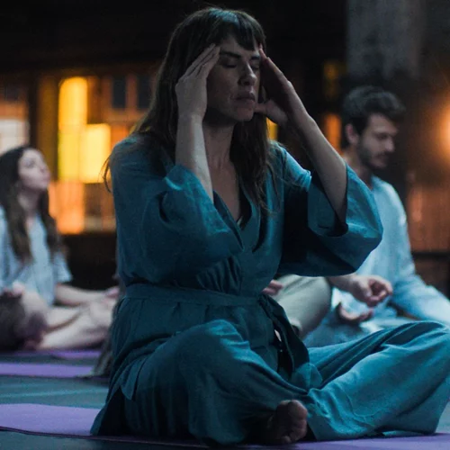 Η Κάτια Γκουλιώνη κατά λάθος σε φέρετρο στο teaser του Νόμου του Μέρφυ