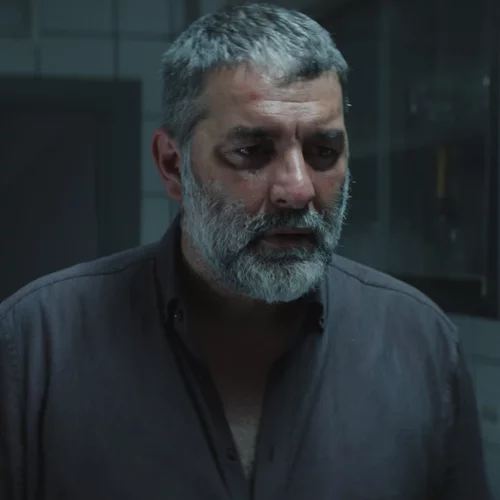 Όλα λάθος για τον Μπισμπίκη στο πρώτο teaser της "Σπασμένης Φλέβας"