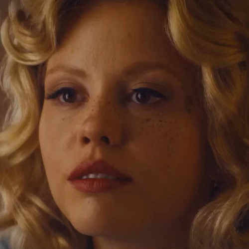 Η Μία Γκοθ είναι κυνηγημένη πορνοστάρ το τρέιλερ του "MaXXXine"