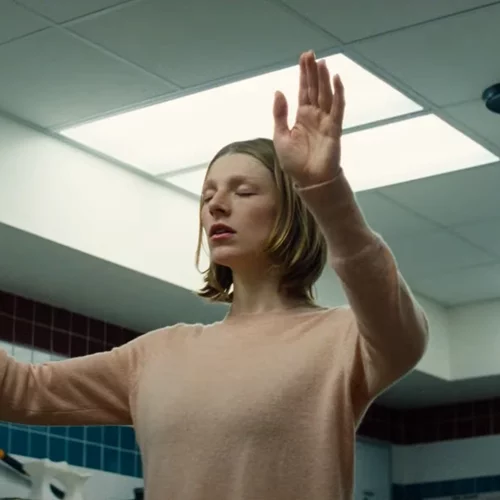 Οι "Ιστορίες Καλοσύνης" του Γιώργου Λάνθιμου διεκδικούν Χρυσό Φοίνικα