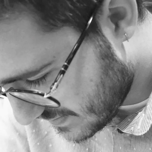 Εβδομάδα Ποίησης στο Αθηνόραμα: Ο Πάνος Στασινός απαντά σε 10 ερωτήσεις