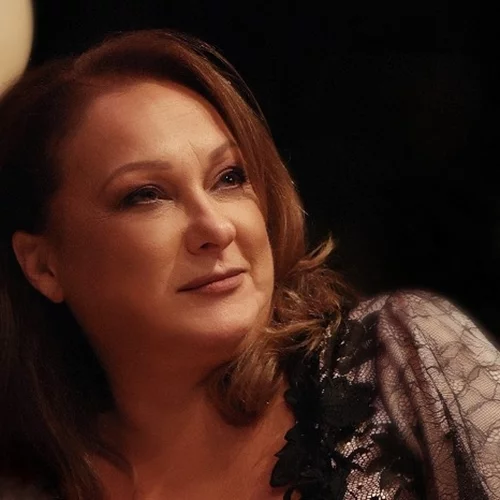 Ρένια Λουιζίδου: "Η εσωτερική αλλαγή που φέρνει ο χρόνος είναι πιο σκληρή"