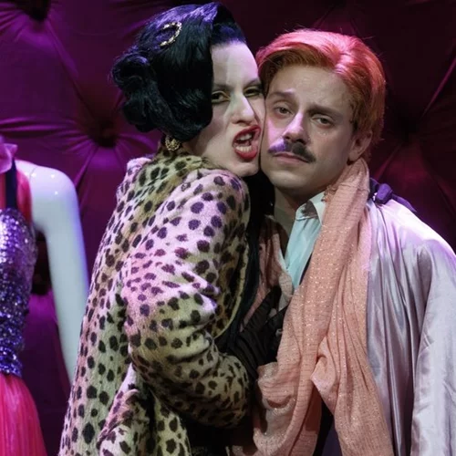 Η απιστία θέλει τέχνη-"Ράφτης κυριών" σε νέες φωτογραφίες από την παράσταση